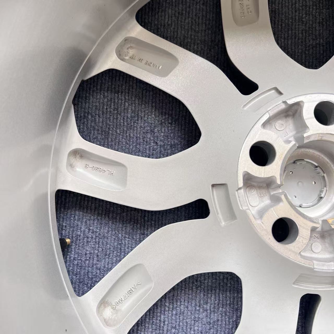 Land Rover RangeRover 22 inch original wheel