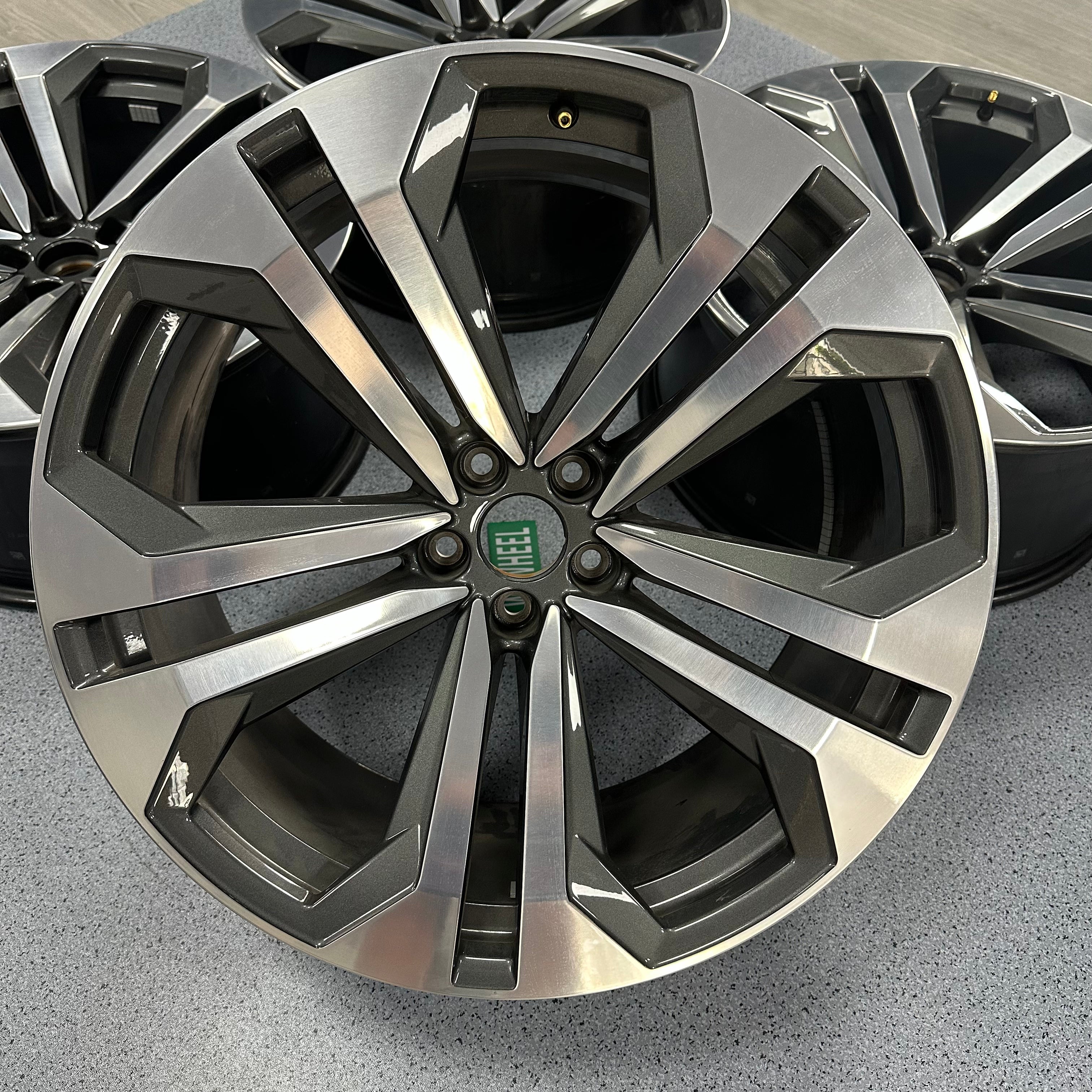 Audi Q8 22 inch original wheels