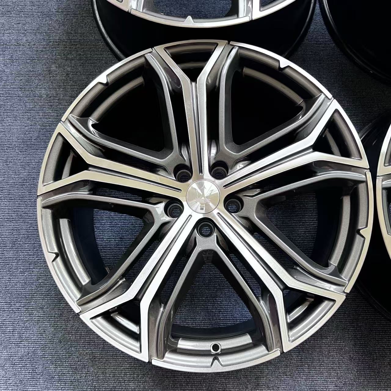 Maserati Levante 21 inch original wheel
