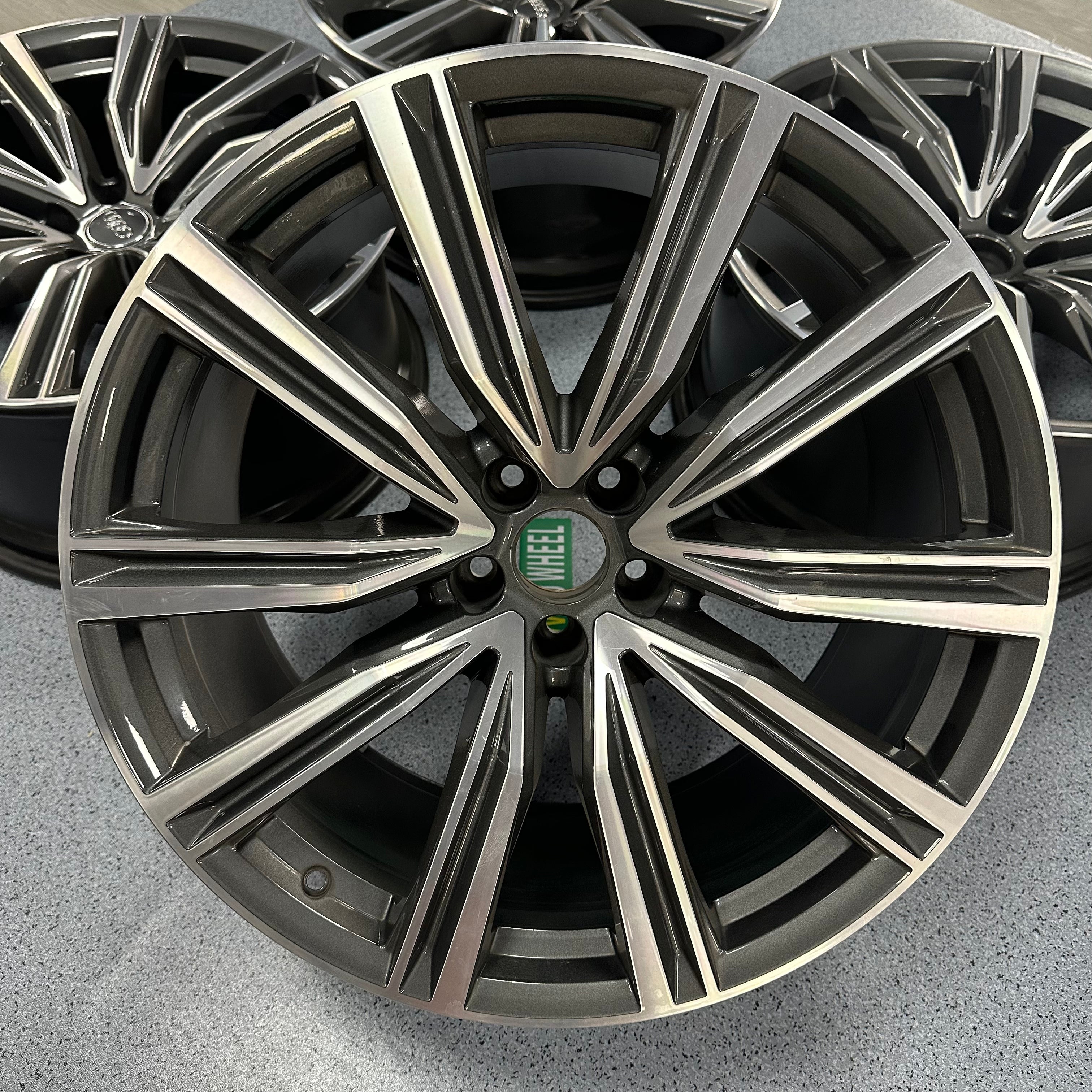 Audi Q8 21 inch original wheels