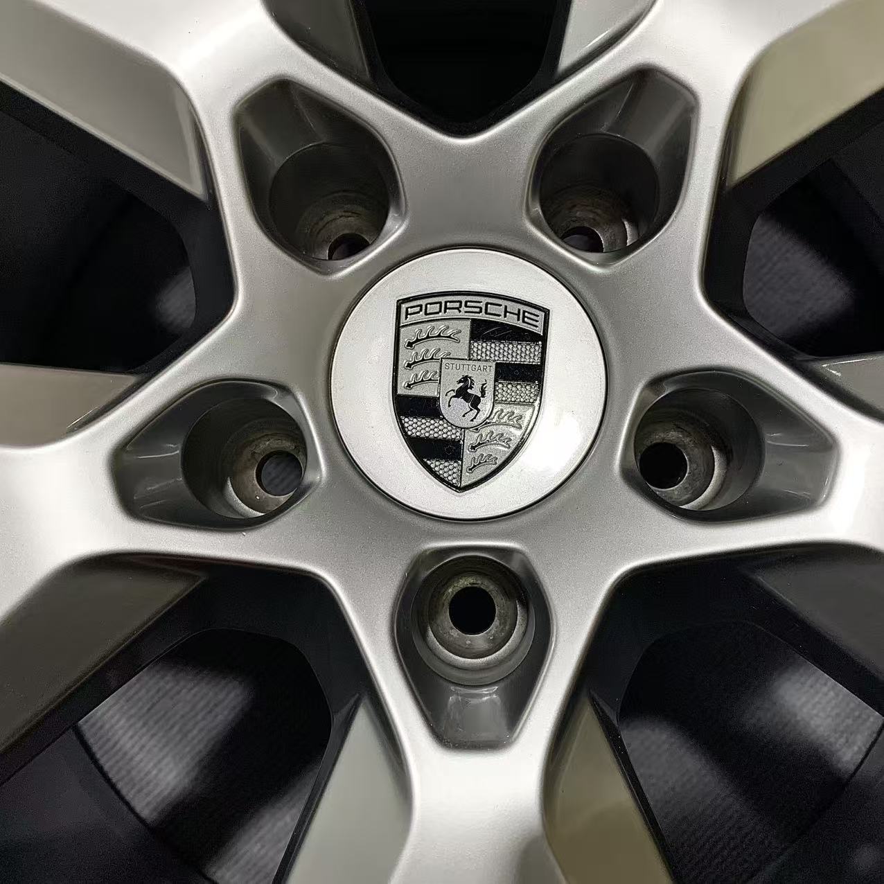 Porsche Panamera 21-inch original wheels
