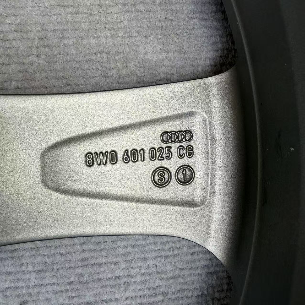 Audi S4 19 inch original wheel