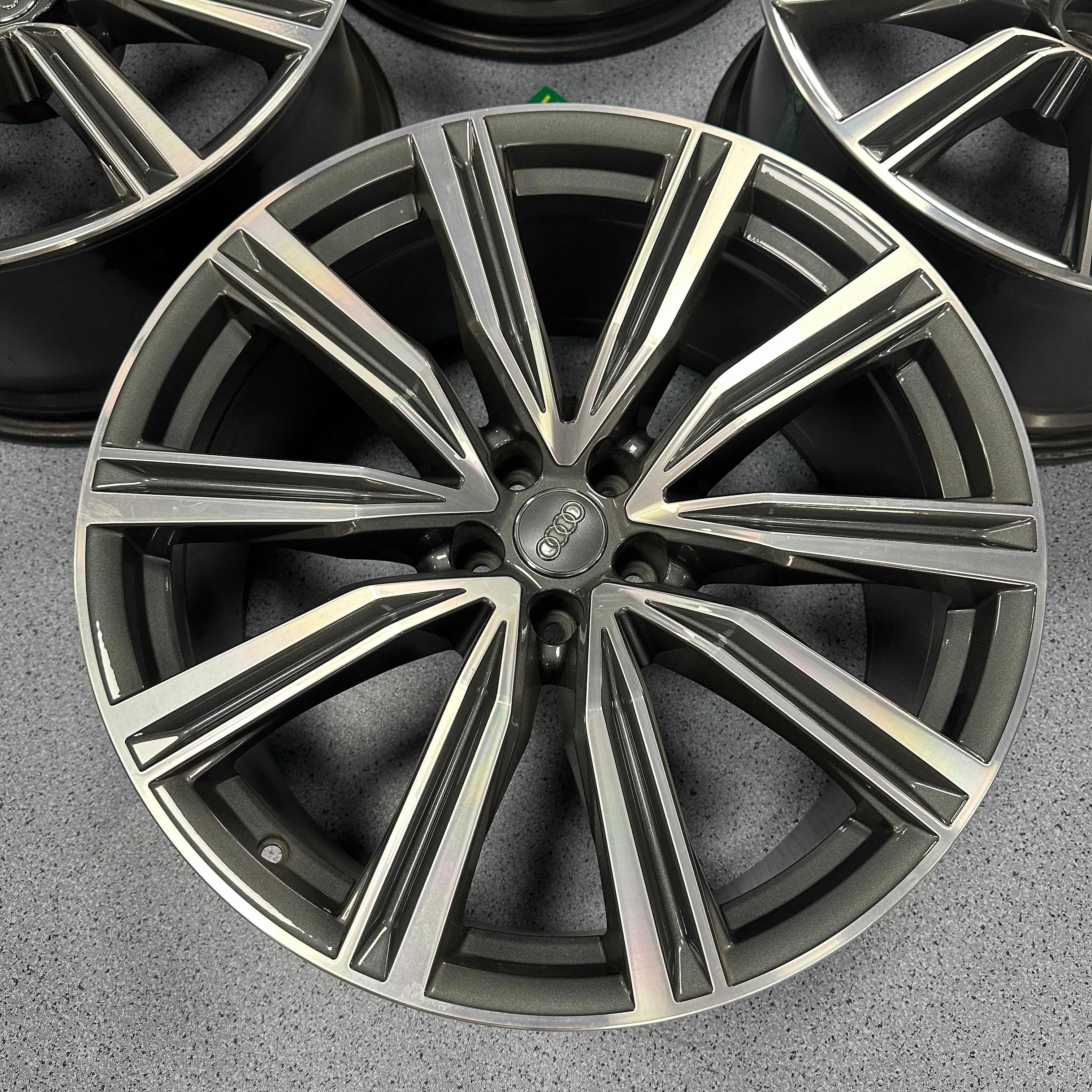 Audi Q8 21 inch original wheels