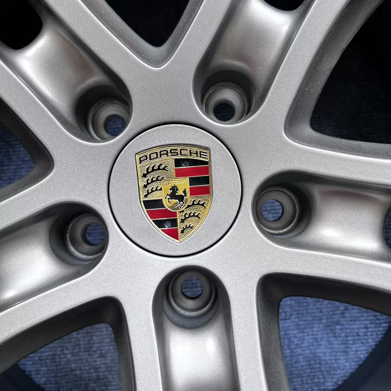 Porsche Cayenne 21-inch original wheels