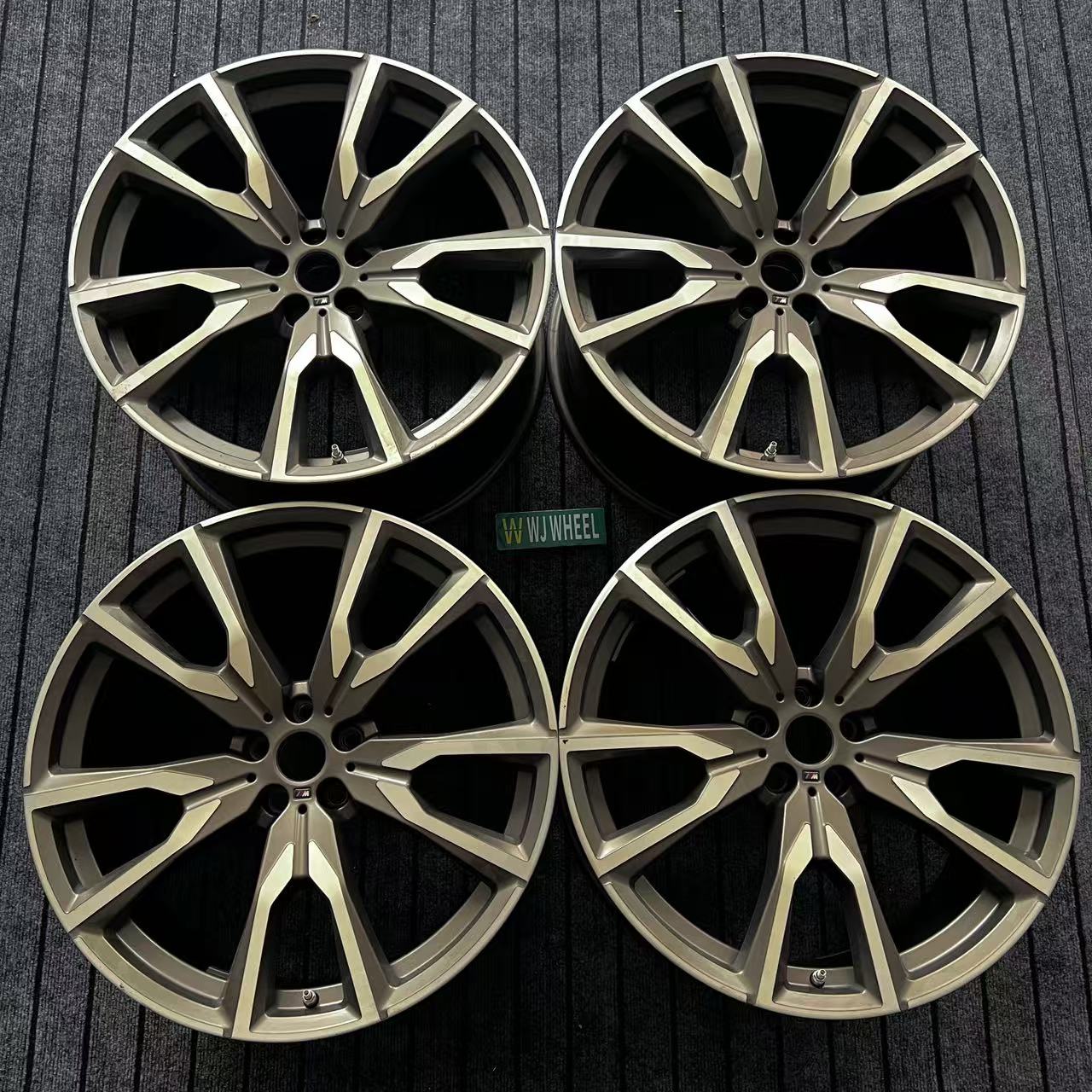 BMW X7 755M 22 inch original wheel