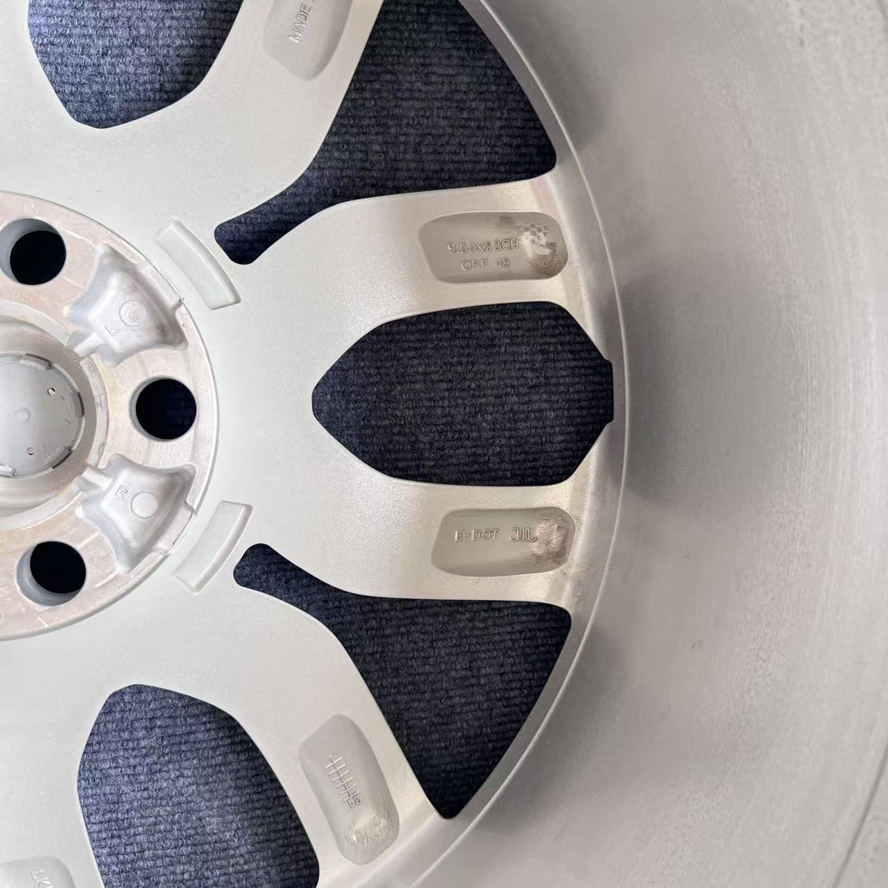 Land Rover RangeRover 22 inch original wheel