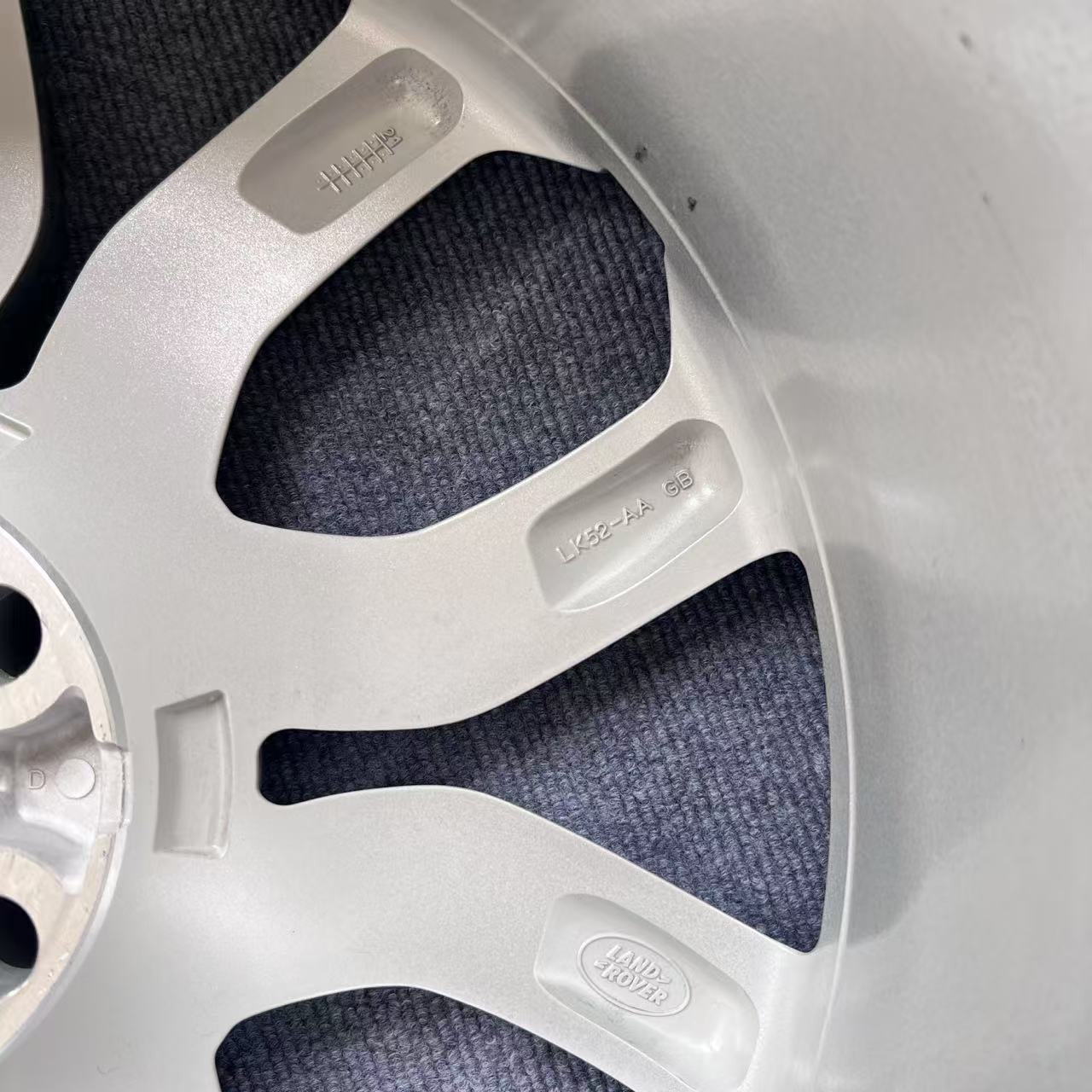 Land Rover RangeRover 22 inch original wheel