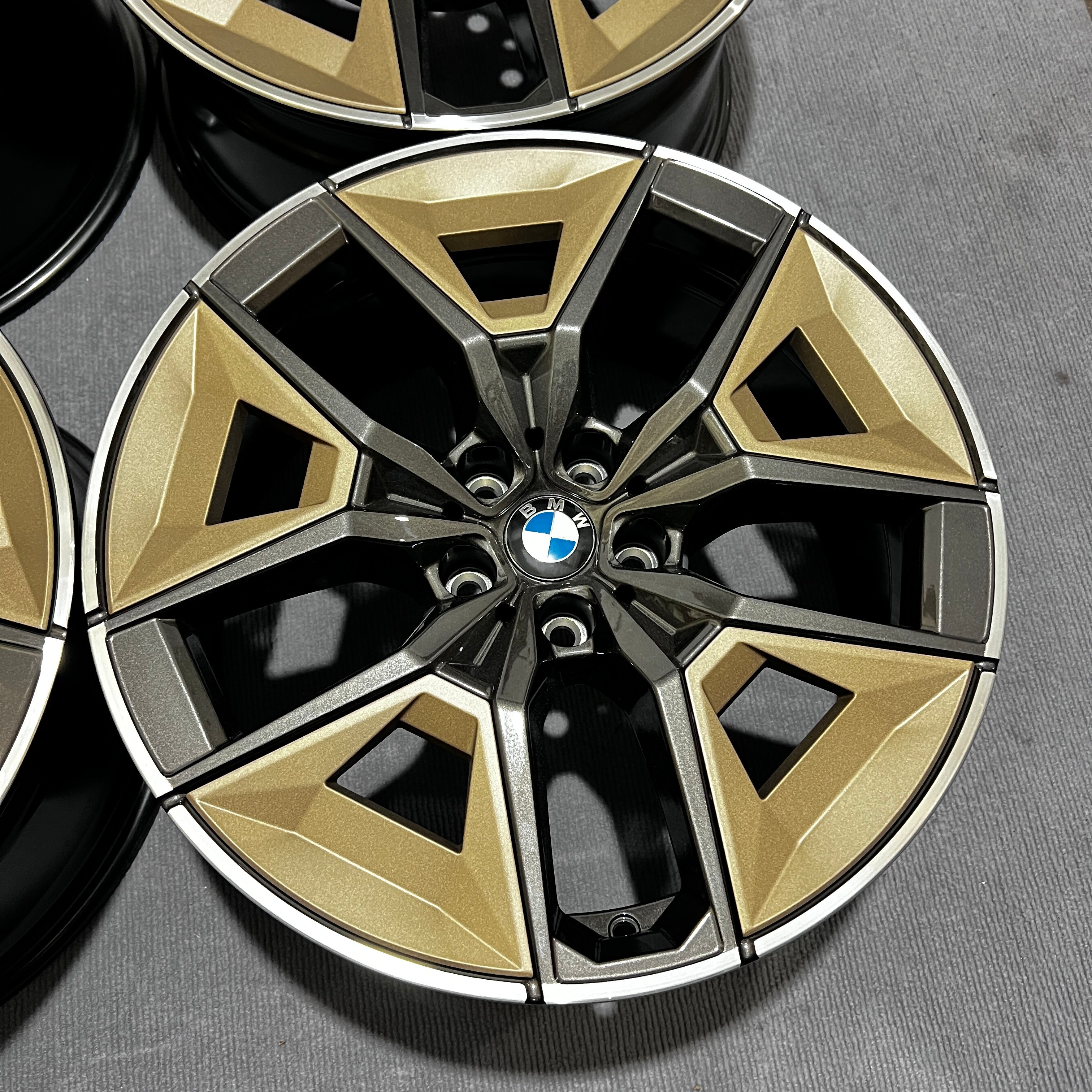 BMW 5 Series 934M 19 inch original wheels