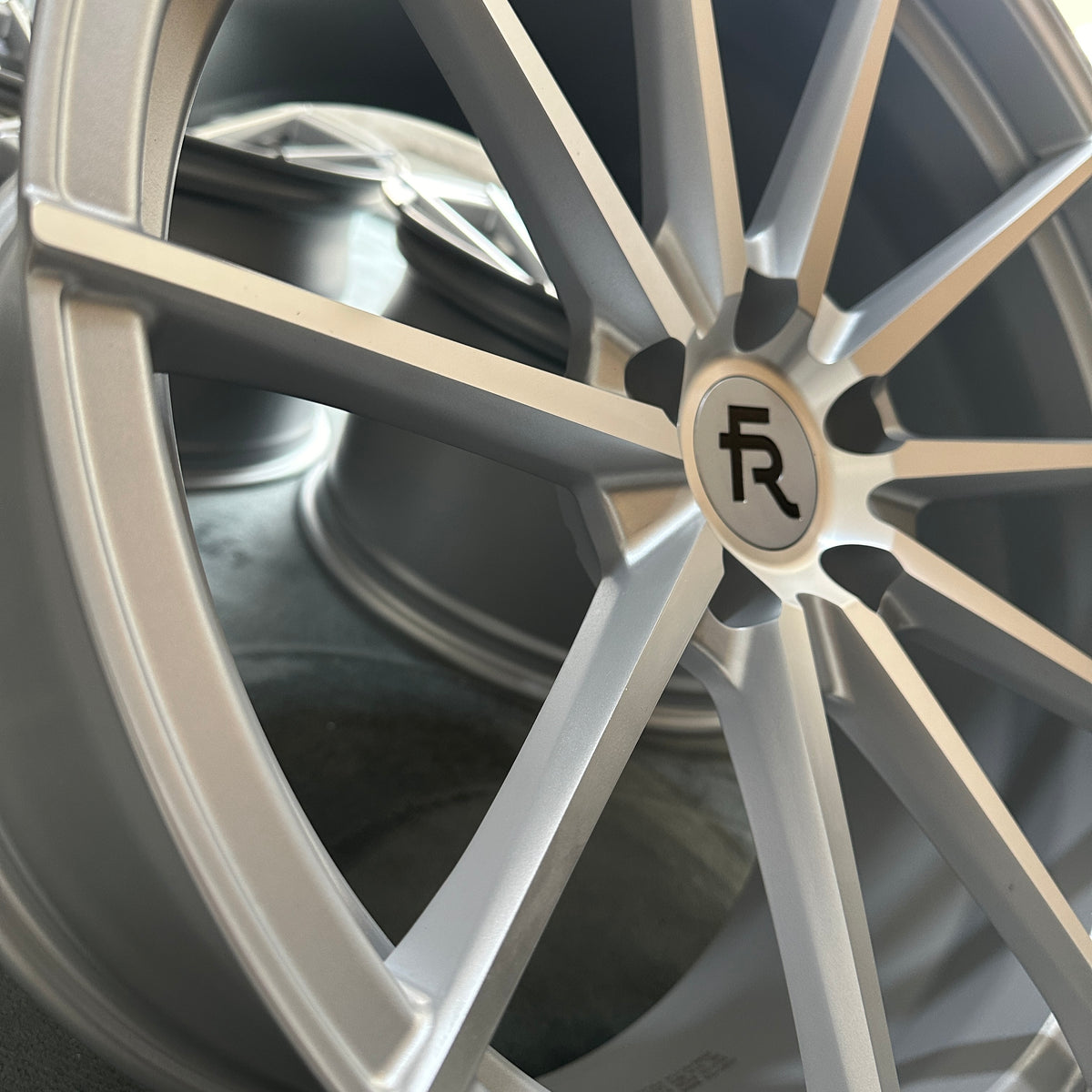 MB10 20 inch 5*120 72.6