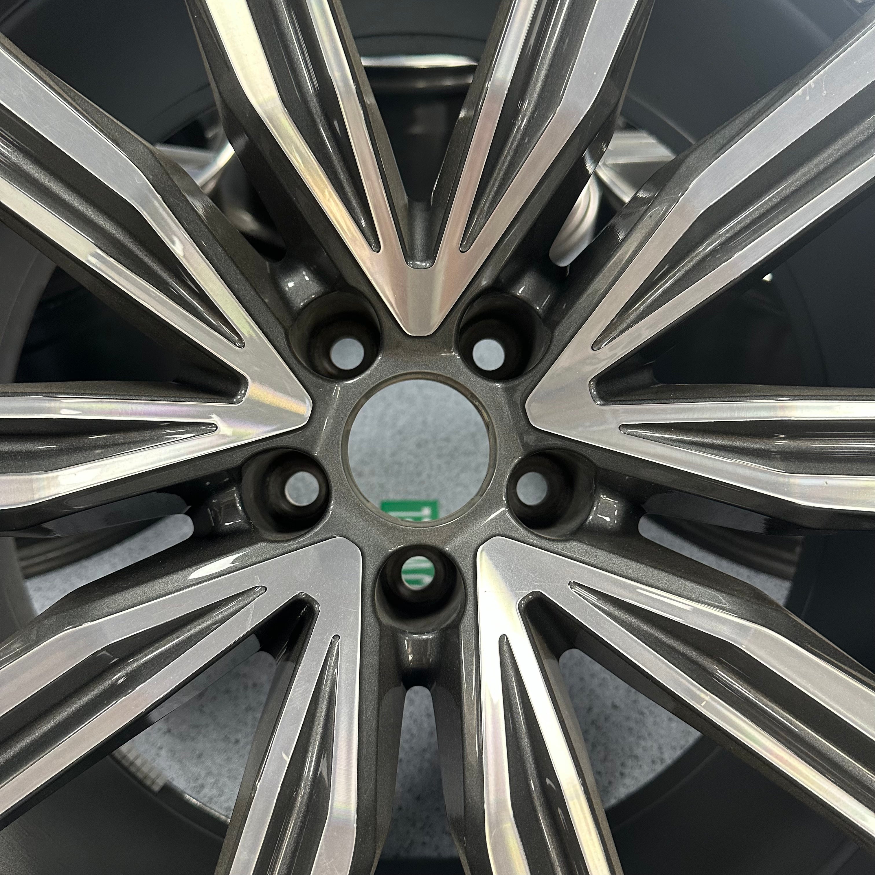 Audi Q8 21 inch original wheels