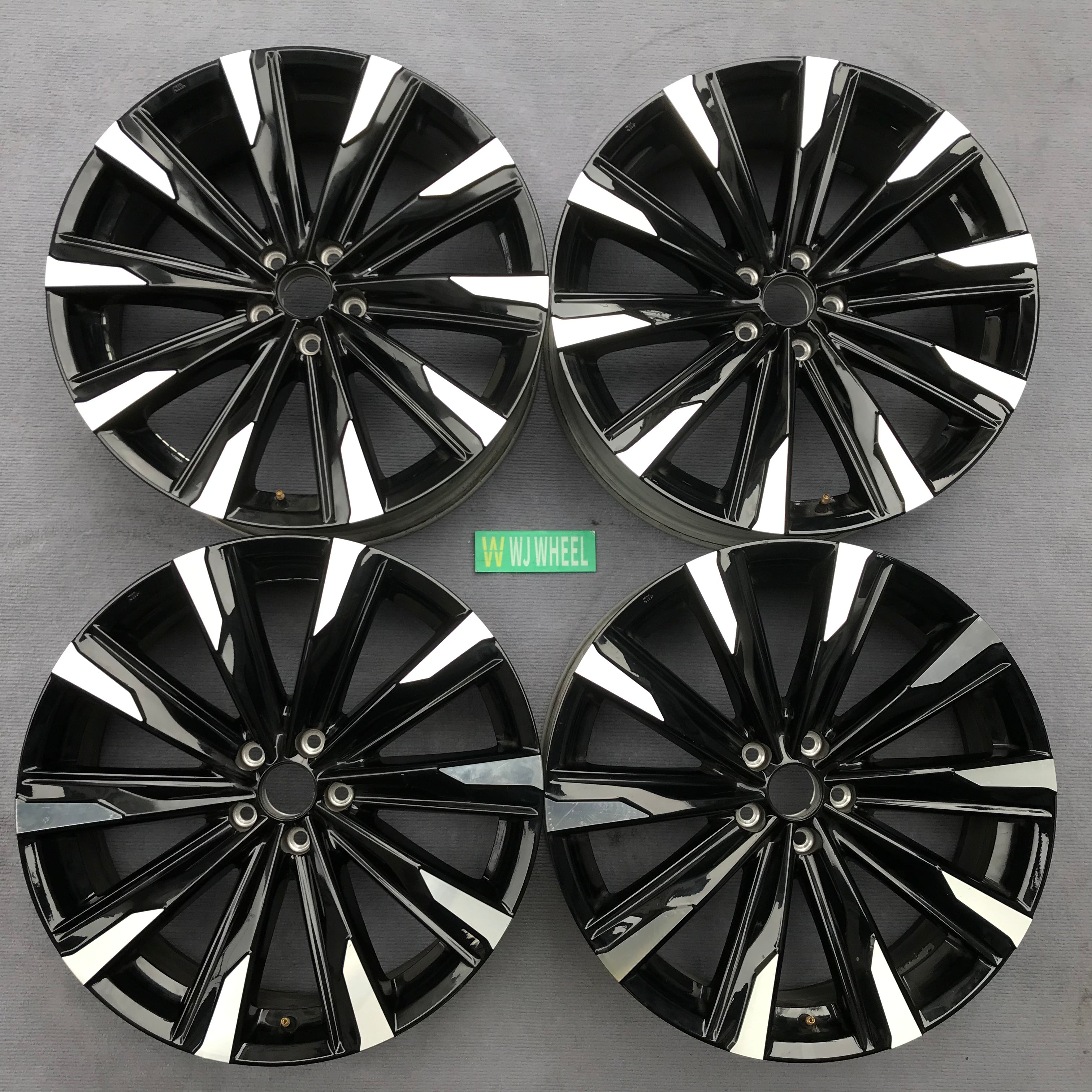 Toyota Crown 21-inch original wheels