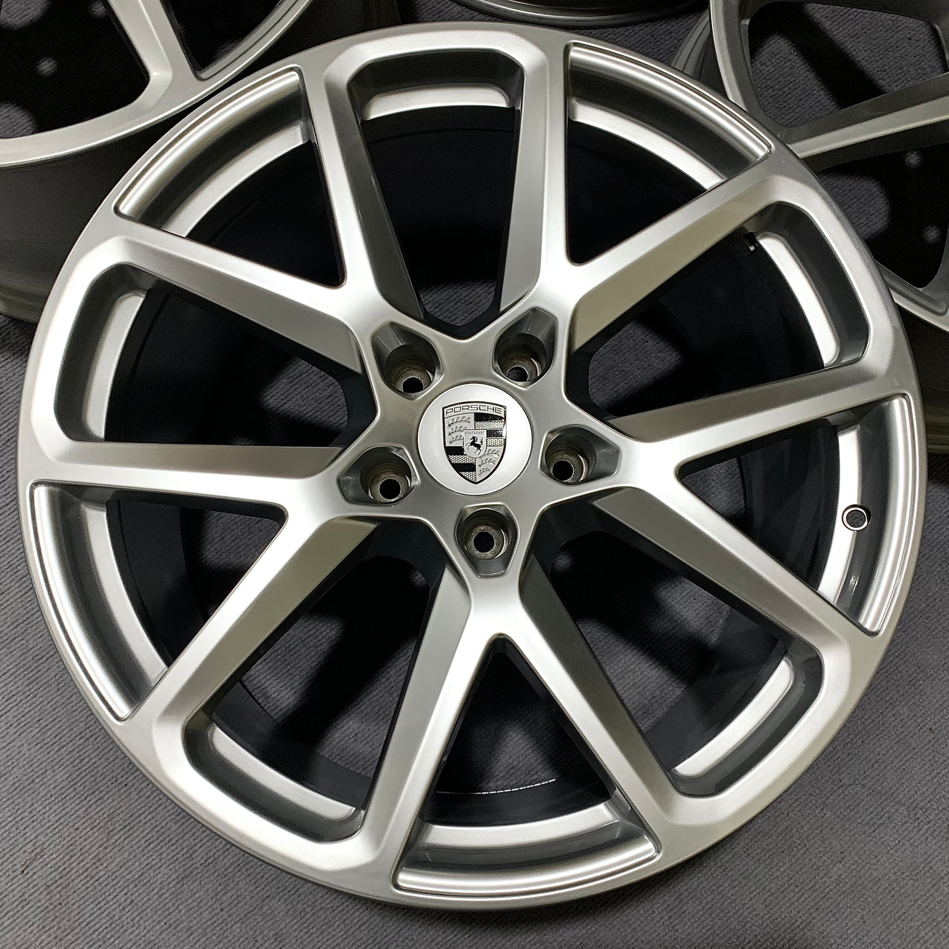 Porsche Panamera 21-inch original wheels