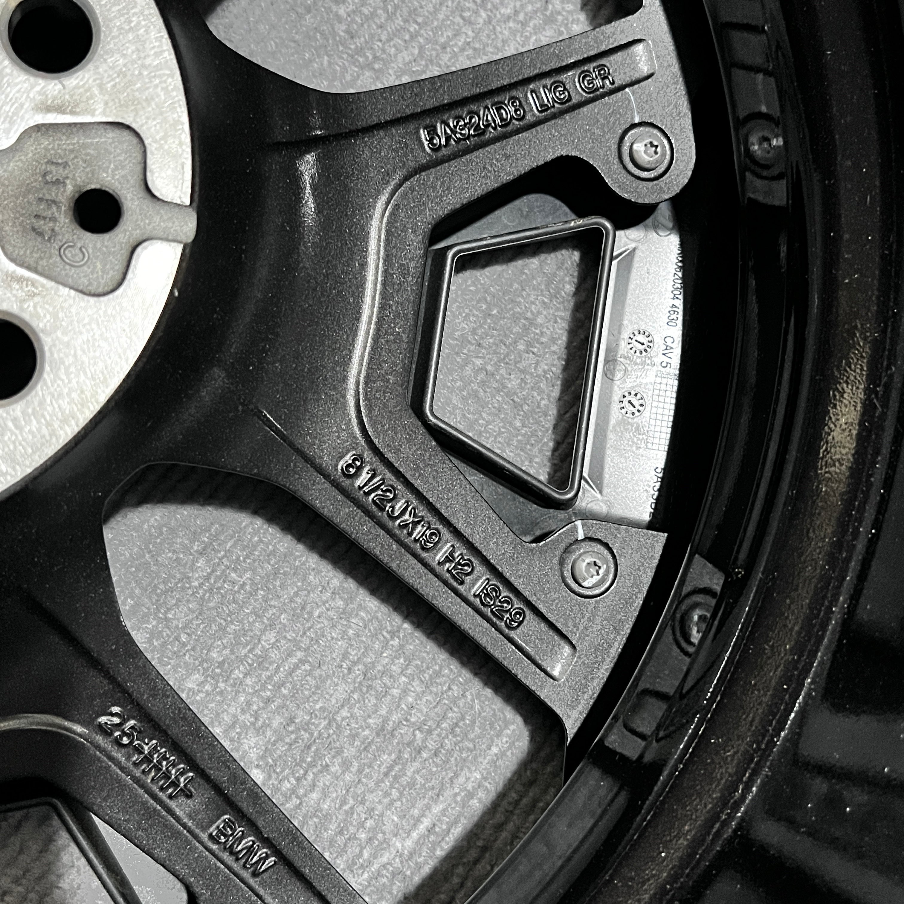 BMW 5 Series 934M 19 inch original wheels