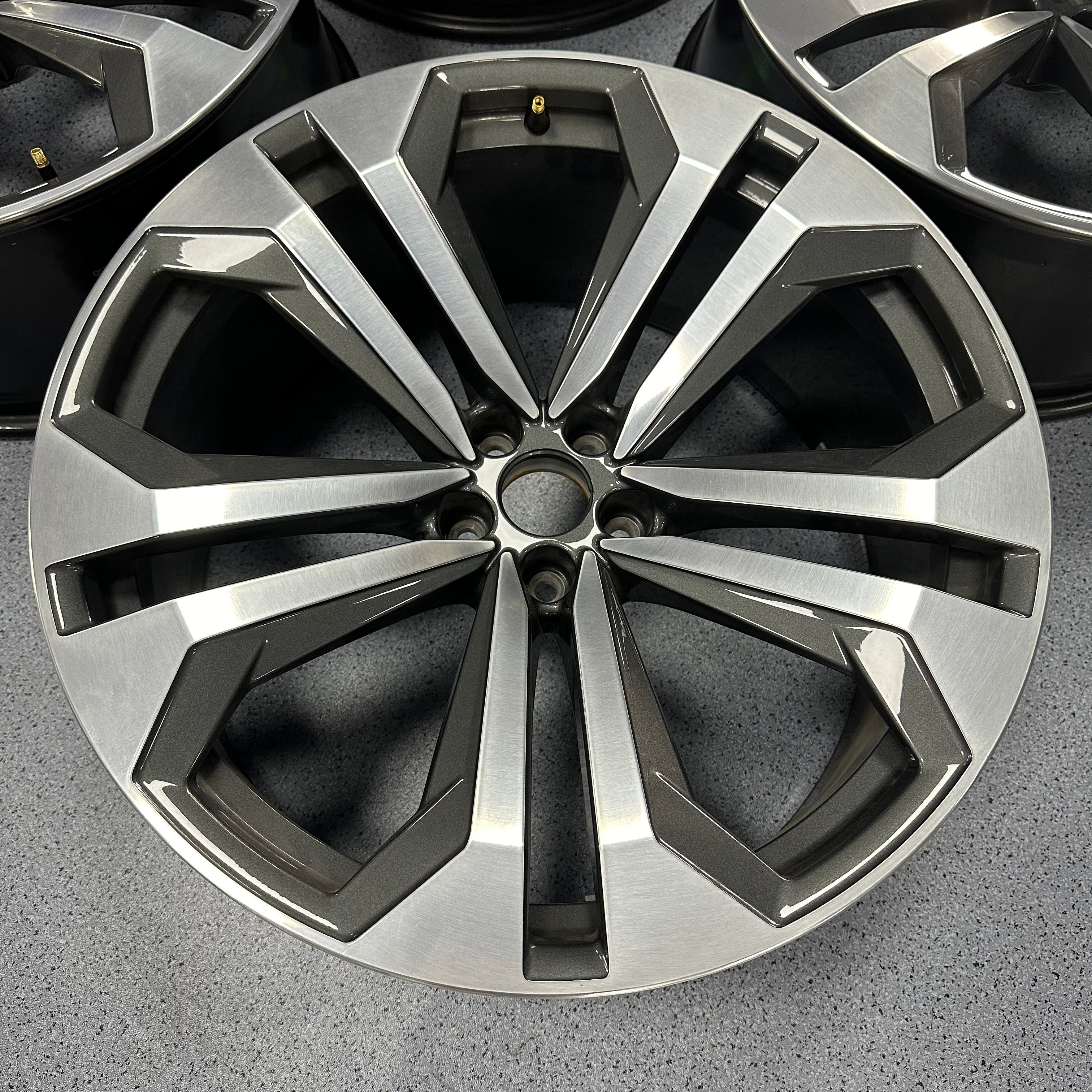 Audi Q8 22 inch original wheels